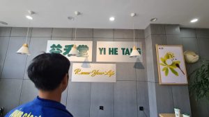 Read more about the article <h1>Lắp đặt biển quảng cáo tại Quảng Ninh cho các chuỗi cửa hàng trà sữa